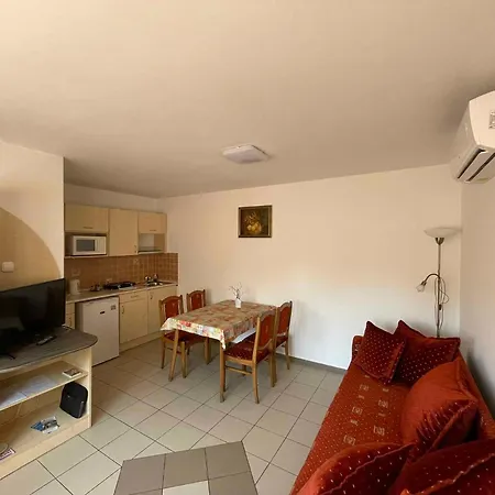 Apartament In 20672